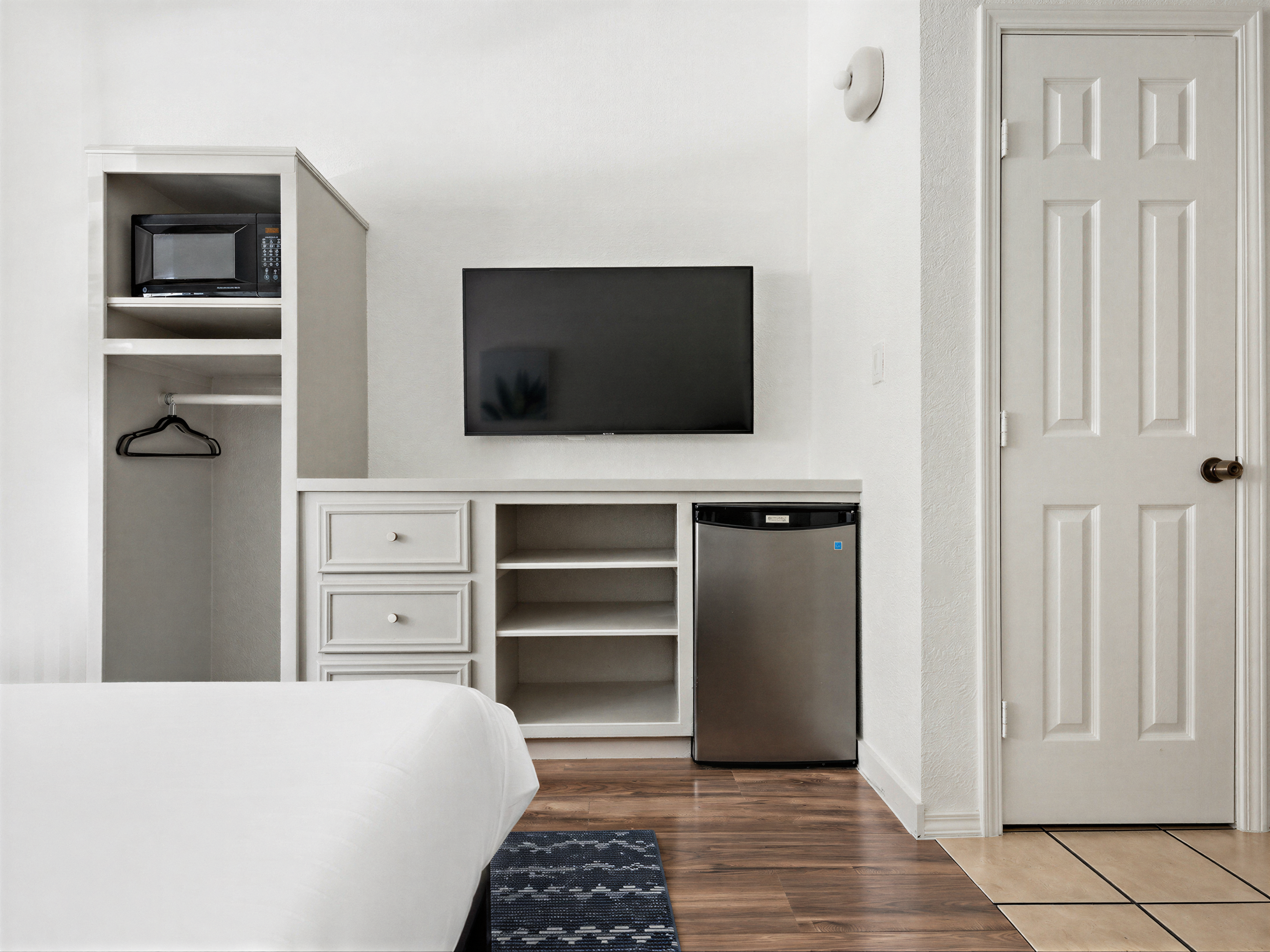 Deluxe King room with a navy headboard and a view into the vanity