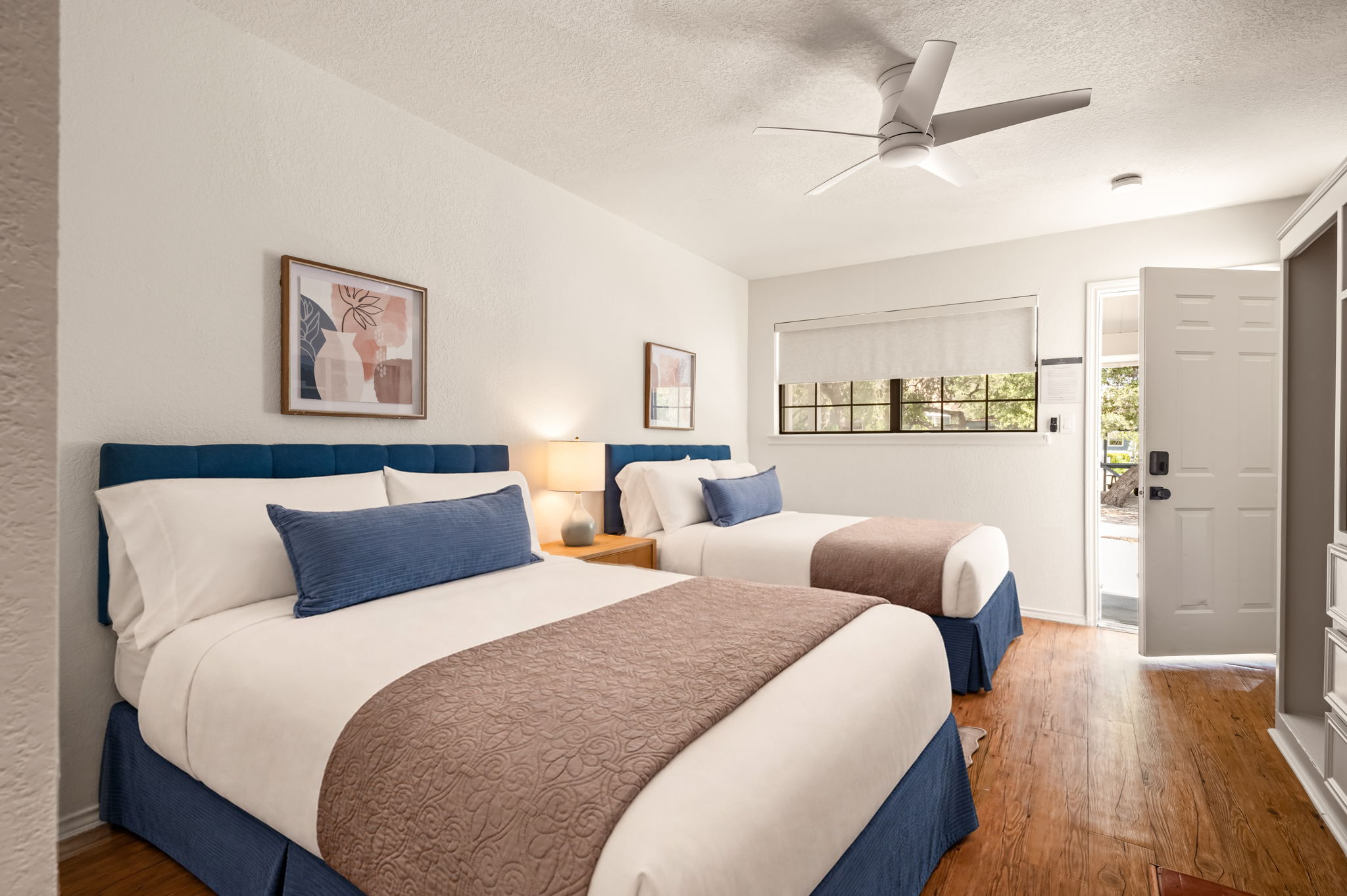Studio Suite with two full beds and a kitchenette
