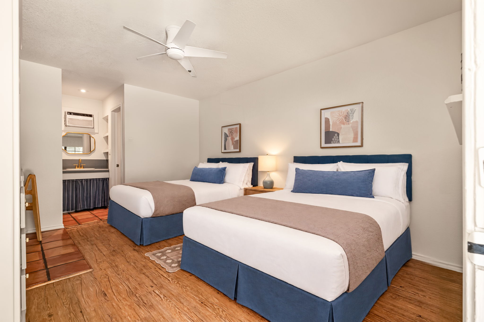 Studio Suite with two full beds and kitchenette