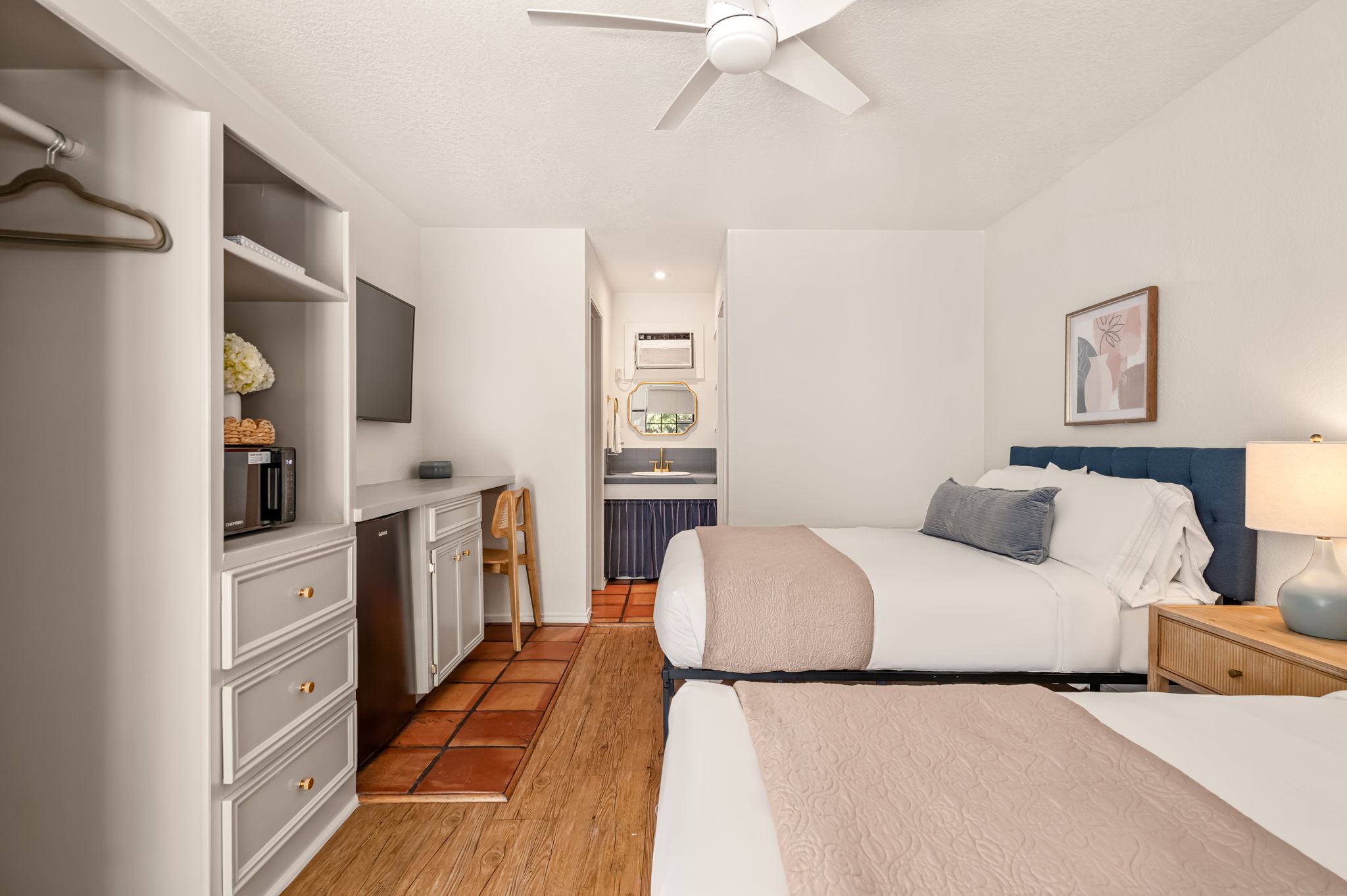 Studio Suite with two full beds and kitchenette